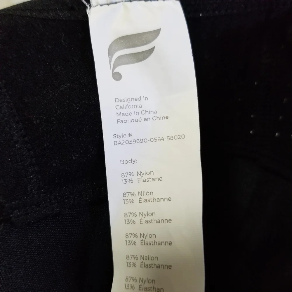 Fabletics Womens Wren SculptKnit Sports Bra Black  Logo Wide Band Mesh S NWT - Picture 13 of 14